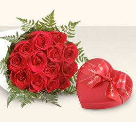 Dikmen Naci�ak�r �i�ek�i ma�azas�  10 adet g�l ve kalp �ikolata