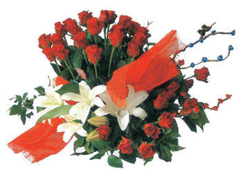 Dikmen Akp�nar Ankara  hediye sevgilime hediye �i�ek  17 adet g�l ve kazablanka �i�egi aranjmani