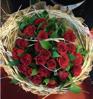 Ku� yuval� k�z isteme buketi 21 adet g�l A�a�� Dikmen ankara �i�ek�i telefonlar� yurti�i ve yurtd��� �i�ek sipari�i 