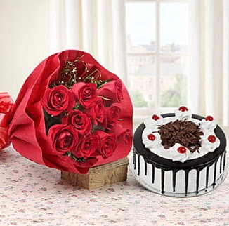 12 adet k�rm�z� g�l 4 ki�ilik ya� pasta �ve�ler Dikmen anneler g�n� �i�ek yolla 