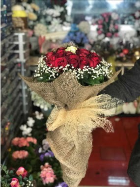 12 adet k�rm�z� 1 adet beyaz g�l buketi Dikmen Keklikp�nar� �i�ek online �i�ek sipari�i 