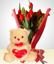 15 cm civarinda ayicik ve 7 adet yapay g�l buketi