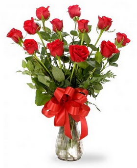 �ve�ler Dikmen anneler g�n� �i�ek yolla  12 adet k�rm�z� g�llerden vazo tanzimi